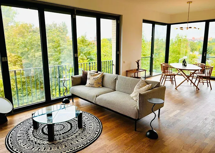 2 Bedroom Mauerpark-Apartment, Berlin Mitte View Calendar
