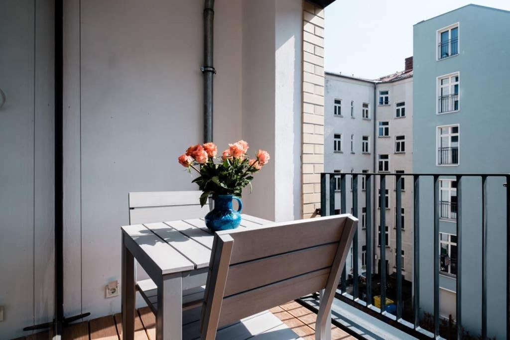 Apartment 2 Bedroom Mauerpark-apartment, Mitte View Calendar
