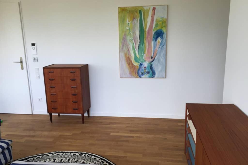 2 Bedroom Mauerpark-apartment, Mitte View Calendar Apartment Berlin