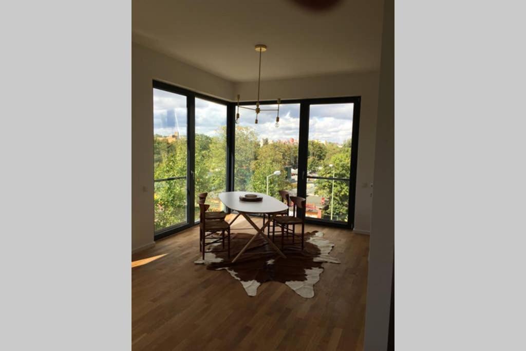 Apartment 2 Bedroom Mauerpark-apartment, Mitte View Calendar *