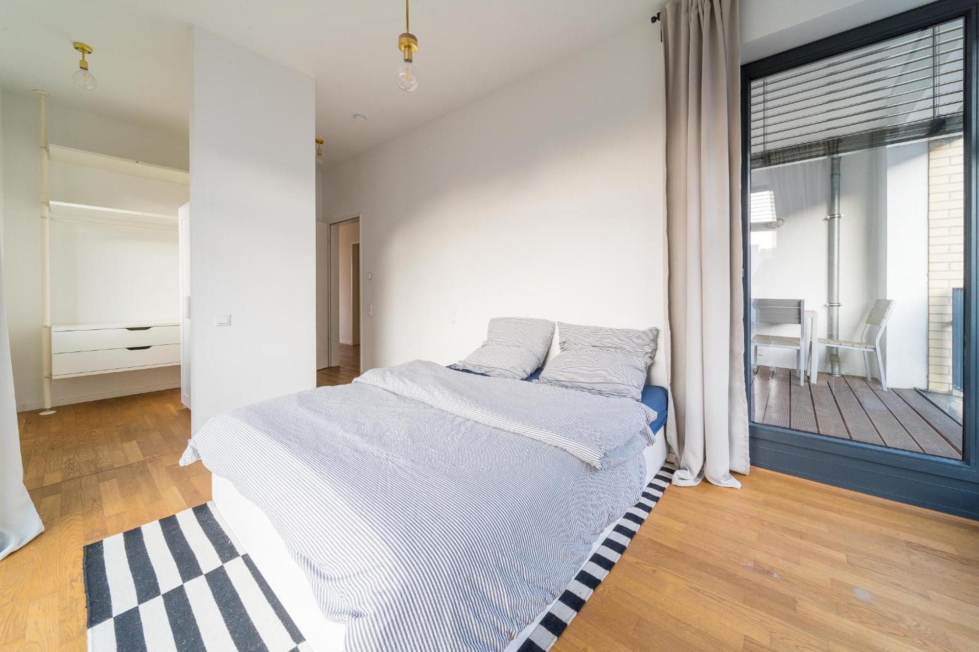 2 Bedroom Mauerpark-apartment, Mitte View Calendar Apartment