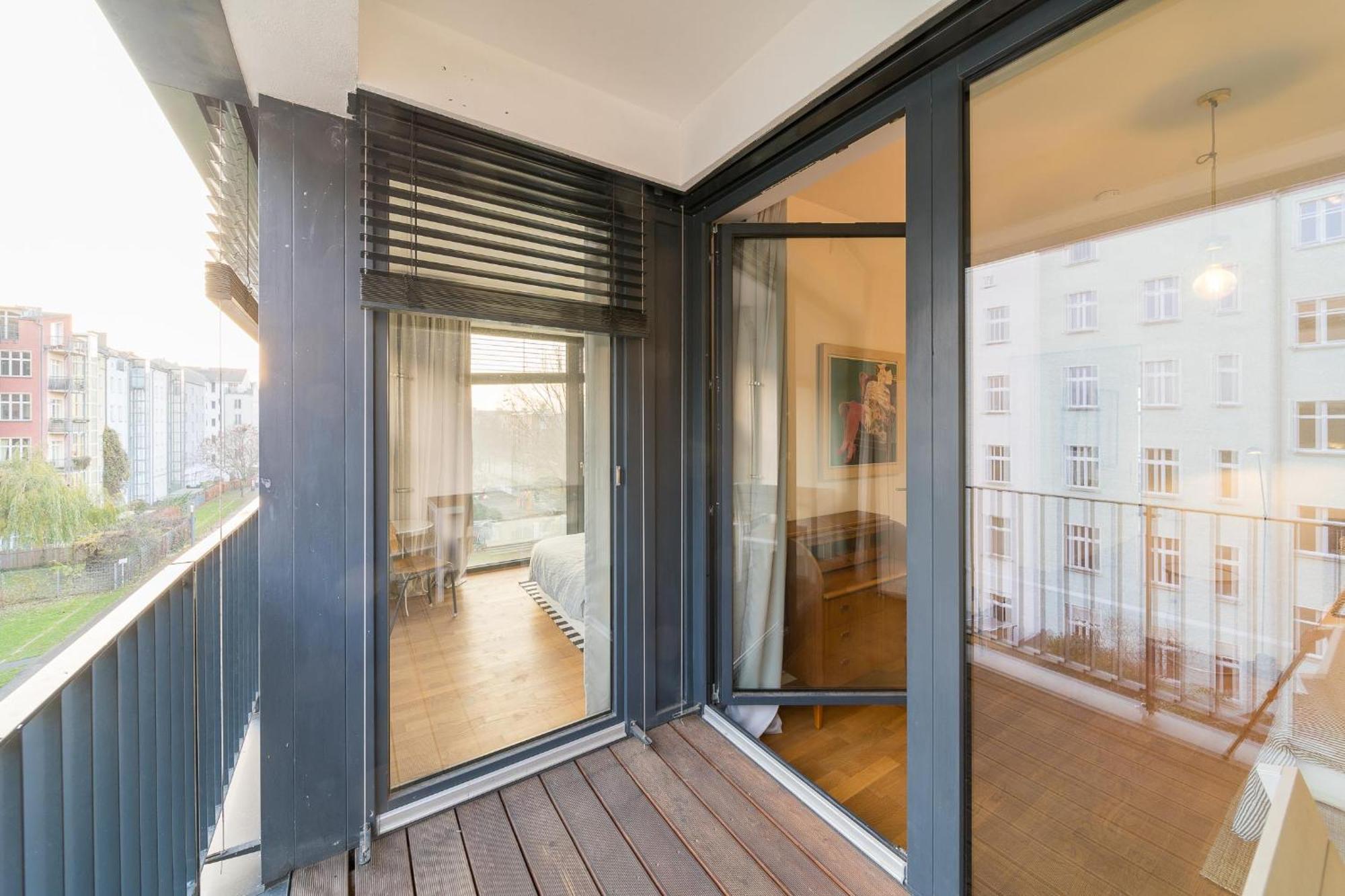 2 Bedroom Mauerpark-apartment, Mitte View Calendar