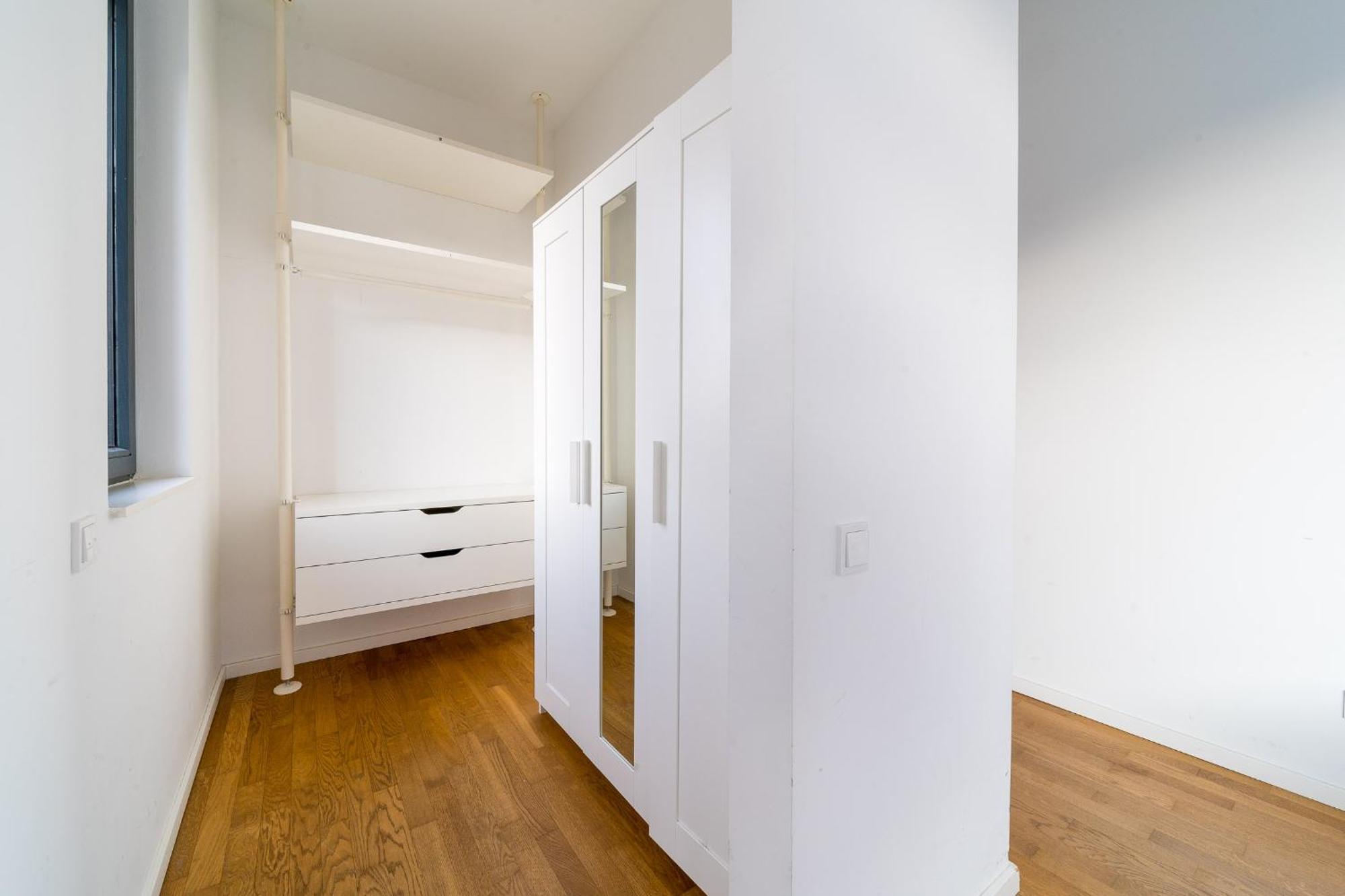 2 Bedroom Mauerpark-apartment, Mitte View Calendar Apartment
