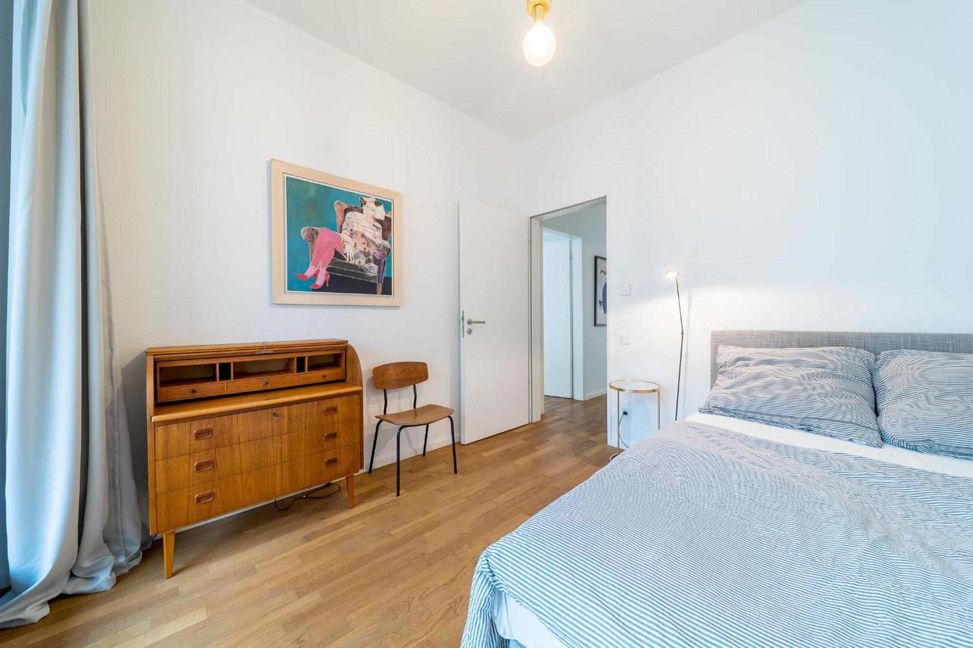 Apartment 2 Bedroom Mauerpark-apartment, Mitte View Calendar