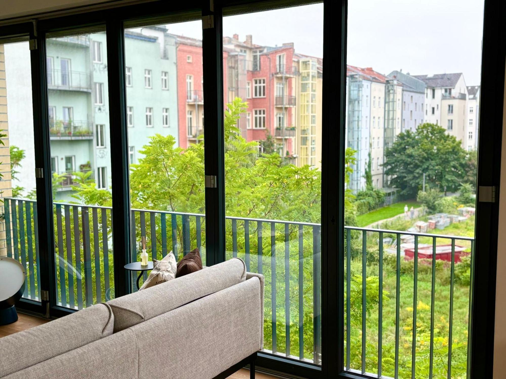 2 Bedroom Mauerpark-apartment, Mitte View Calendar Apartment Berlin