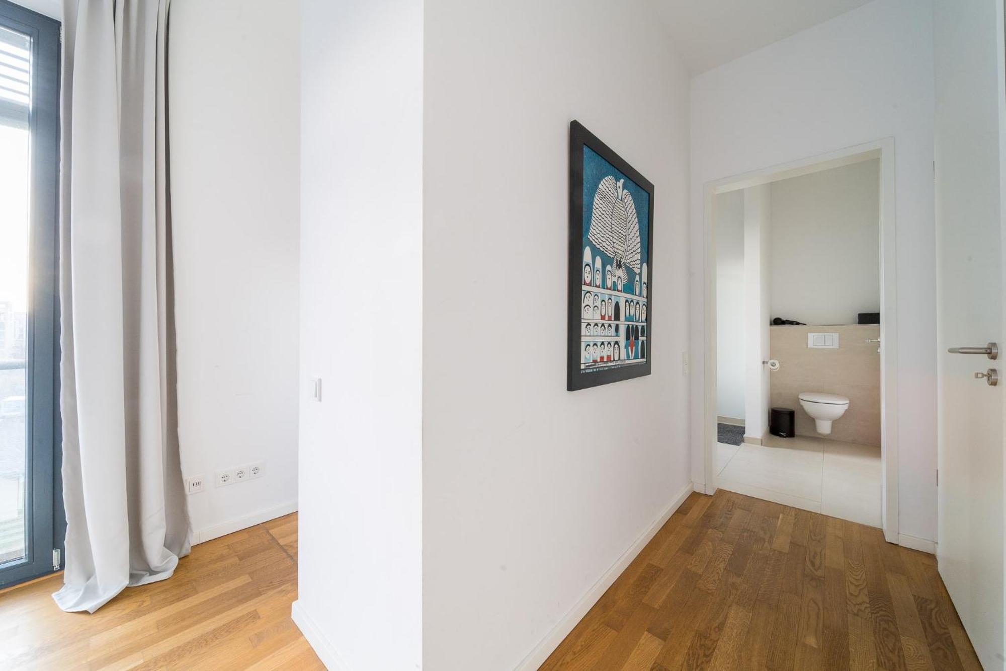 2 Bedroom Mauerpark-apartment, Mitte View Calendar