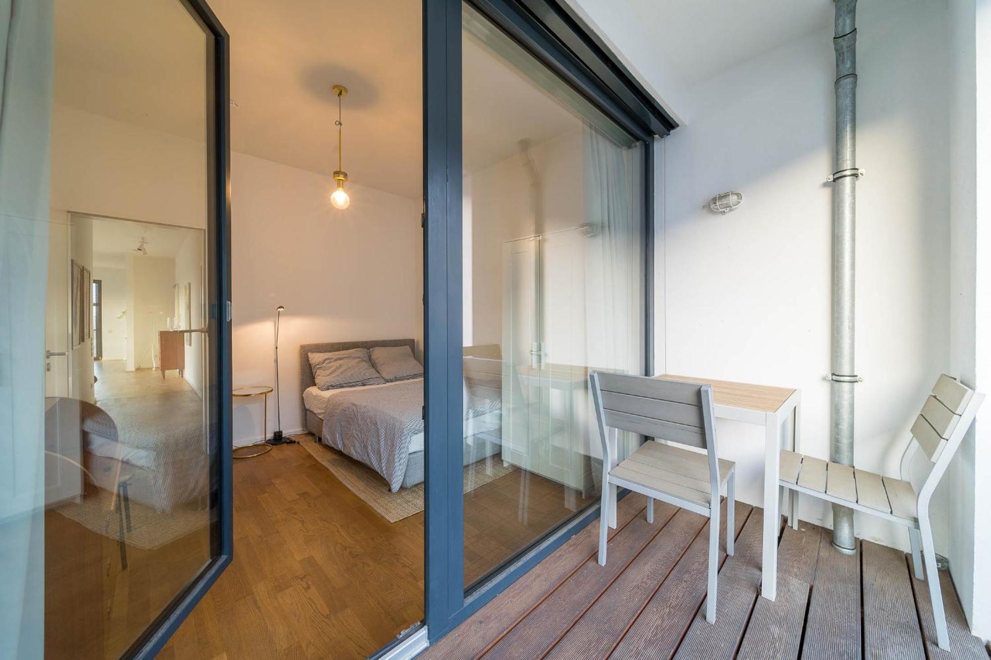 2 Bedroom Mauerpark-apartment, Mitte View Calendar Apartment
