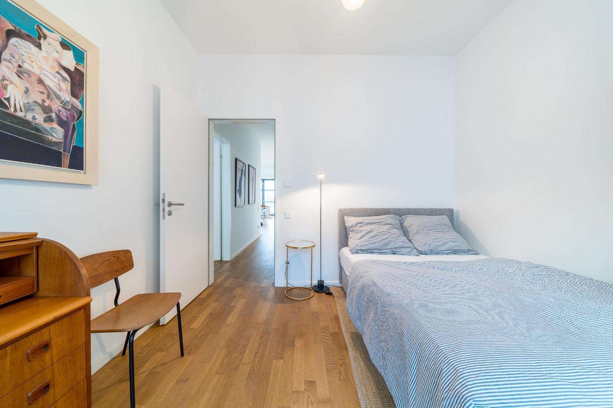 2 Bedroom Mauerpark-apartment, Mitte View Calendar Apartment *