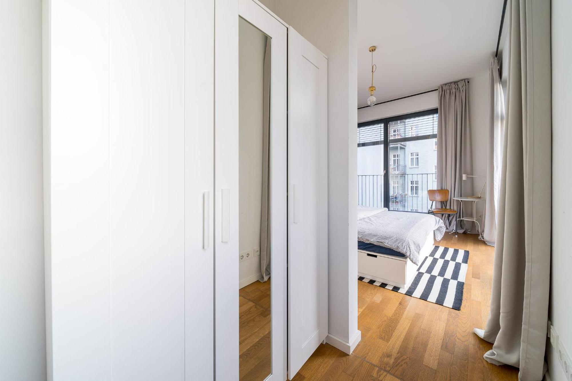 Apartment 2 Bedroom Mauerpark-apartment, Mitte View Calendar *