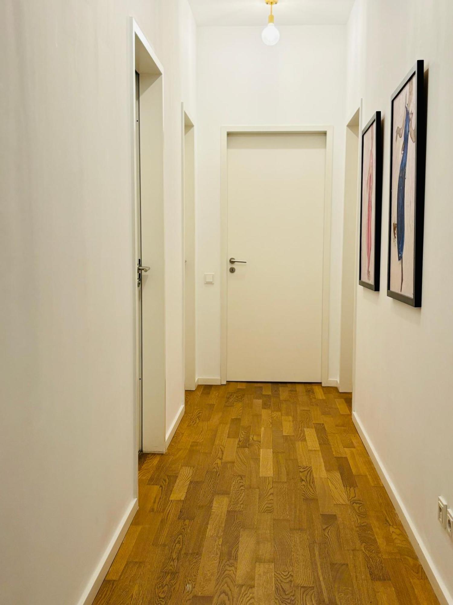 2 Bedroom Mauerpark-apartment, Mitte View Calendar * Berlin