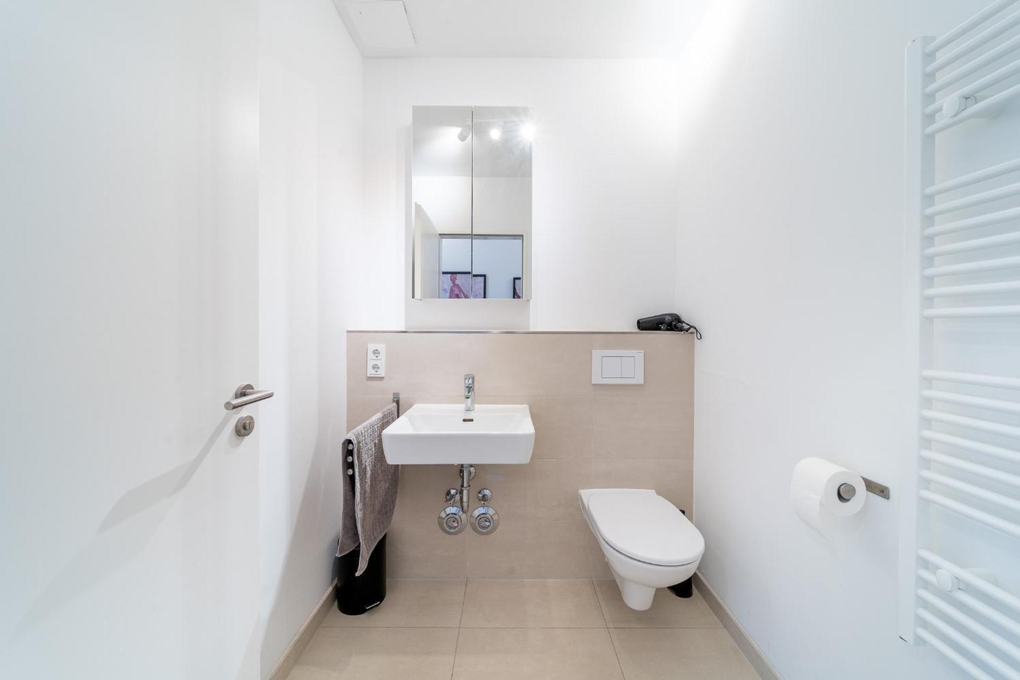 2 Bedroom Mauerpark-apartment, Mitte View Calendar