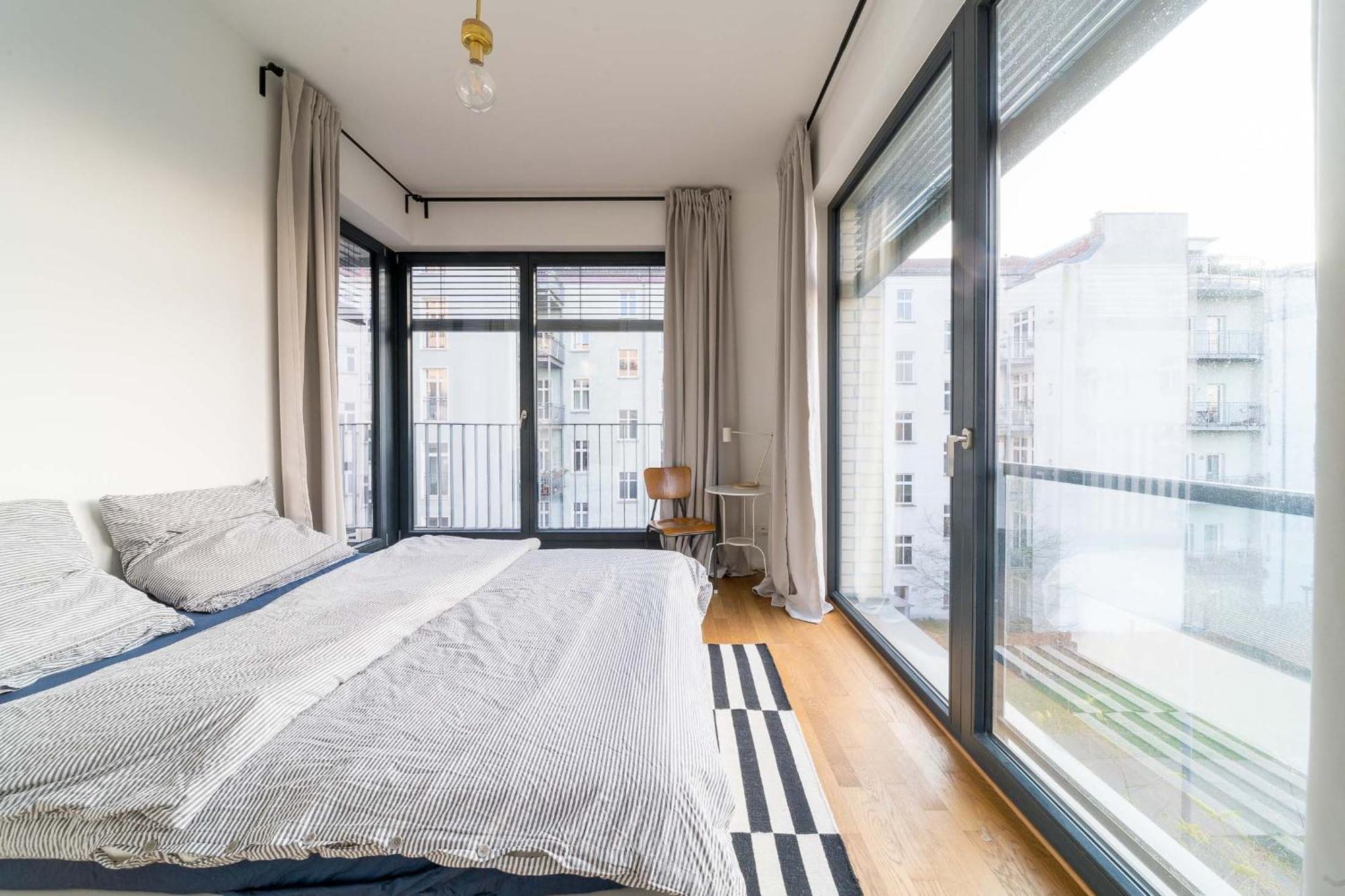 2 Bedroom Mauerpark-apartment, Mitte View Calendar *