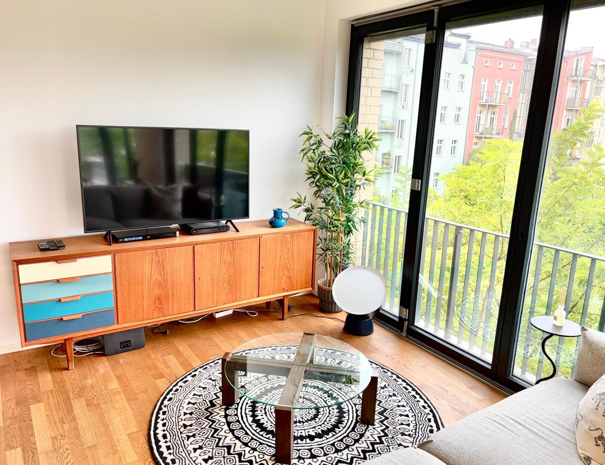 Apartment 2 Bedroom Mauerpark-apartment, Mitte View Calendar Berlin