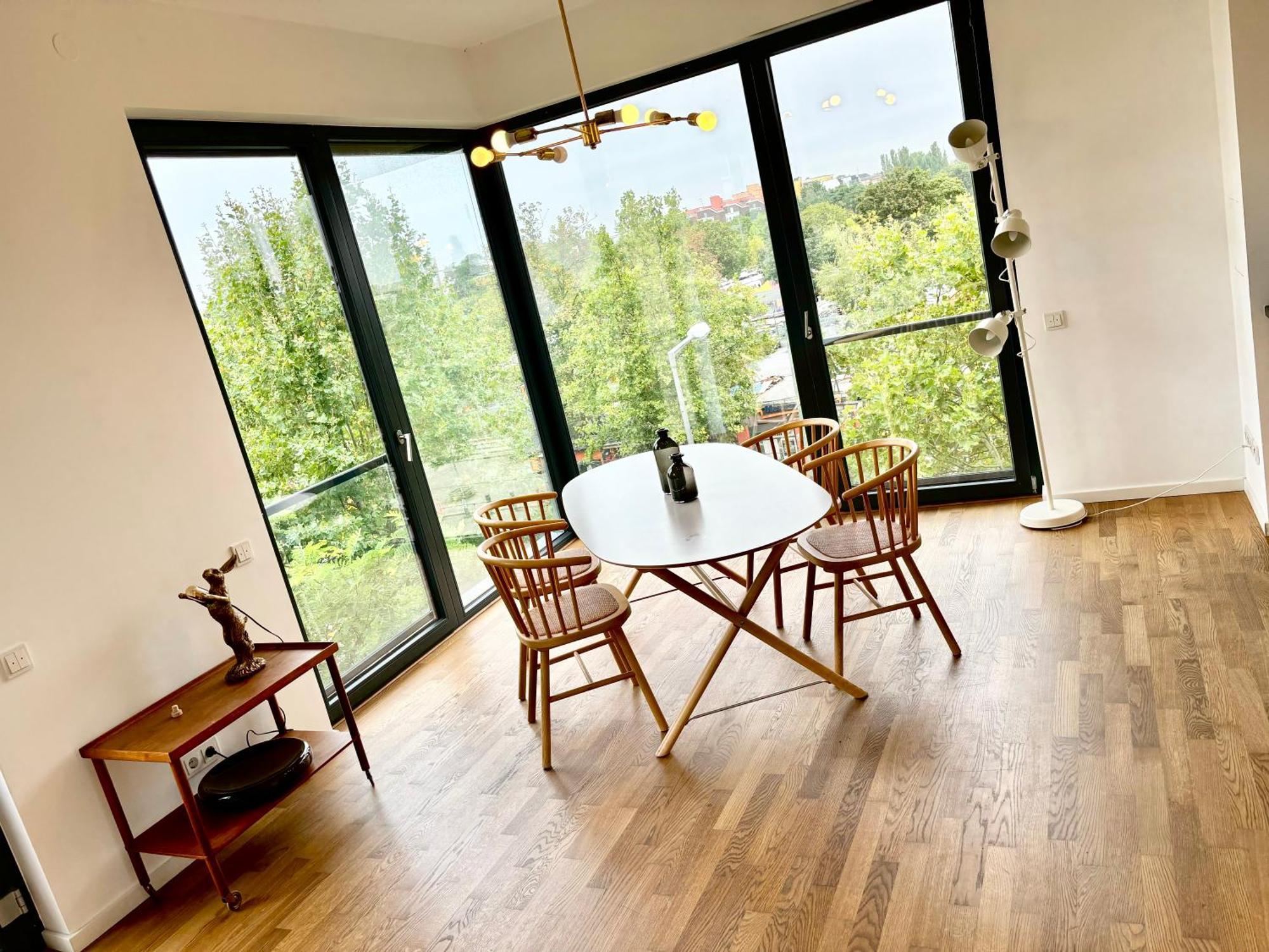 2 Bedroom Mauerpark-apartment, Mitte View Calendar Apartment