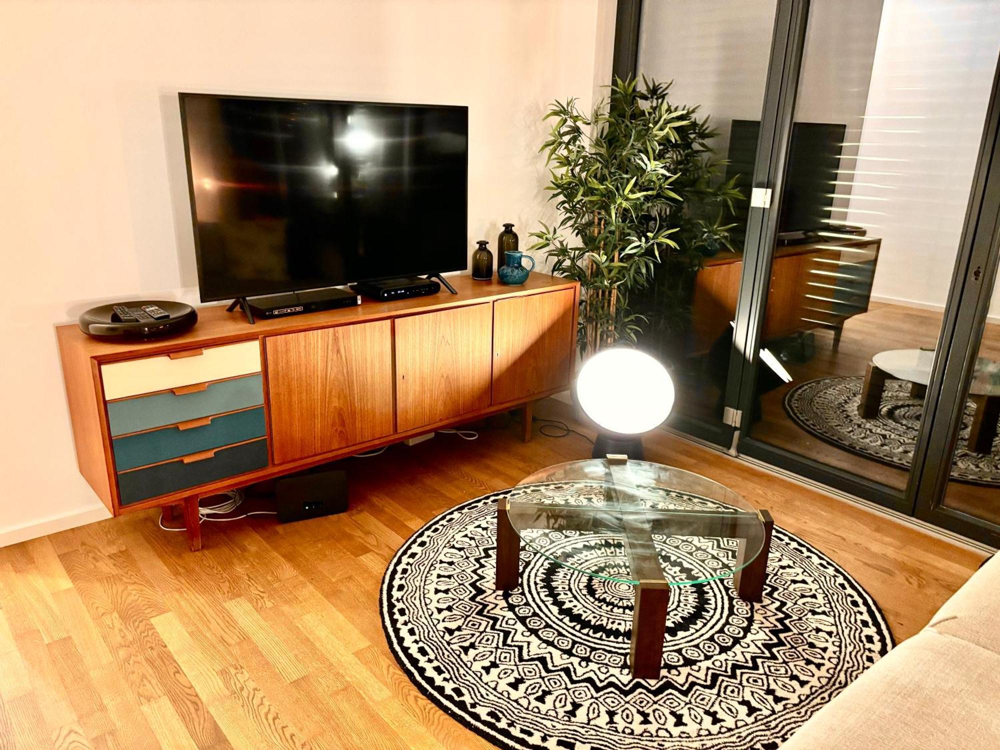 Apartment 2 Bedroom Mauerpark-apartment, Mitte View Calendar