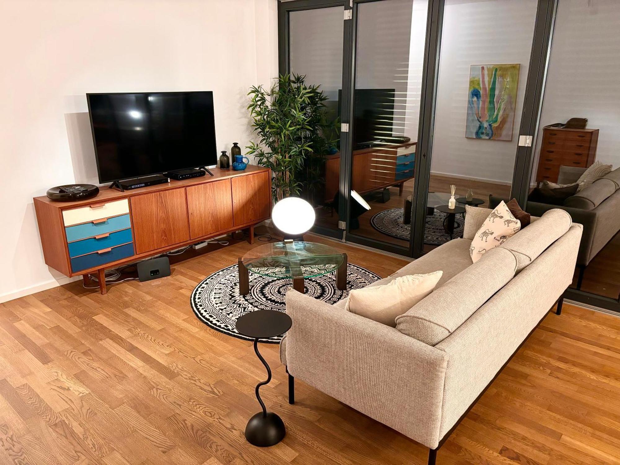 2 Bedroom Mauerpark-apartment, Mitte View Calendar Apartment Berlin