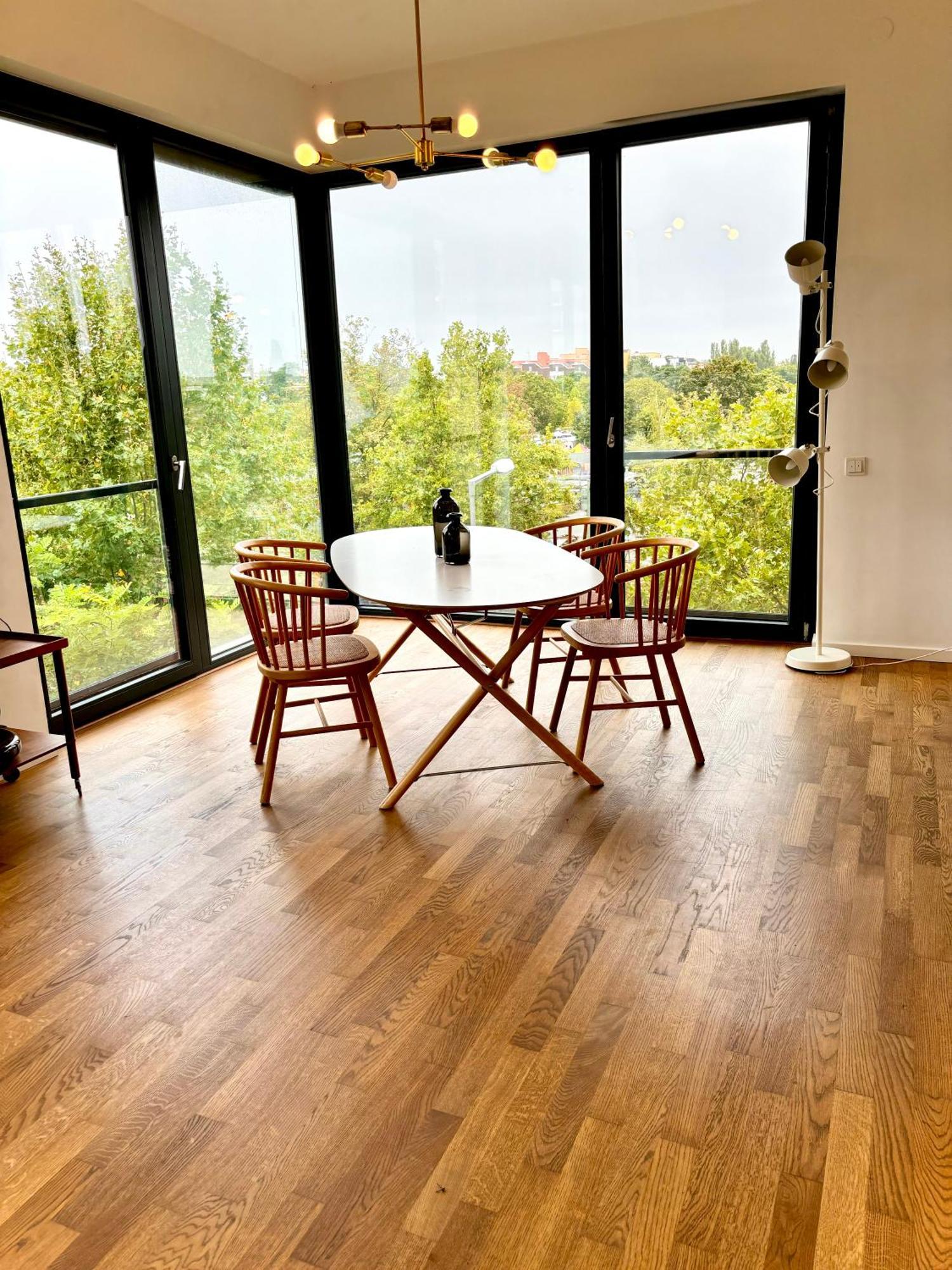 2 Bedroom Mauerpark-apartment, Mitte View Calendar *