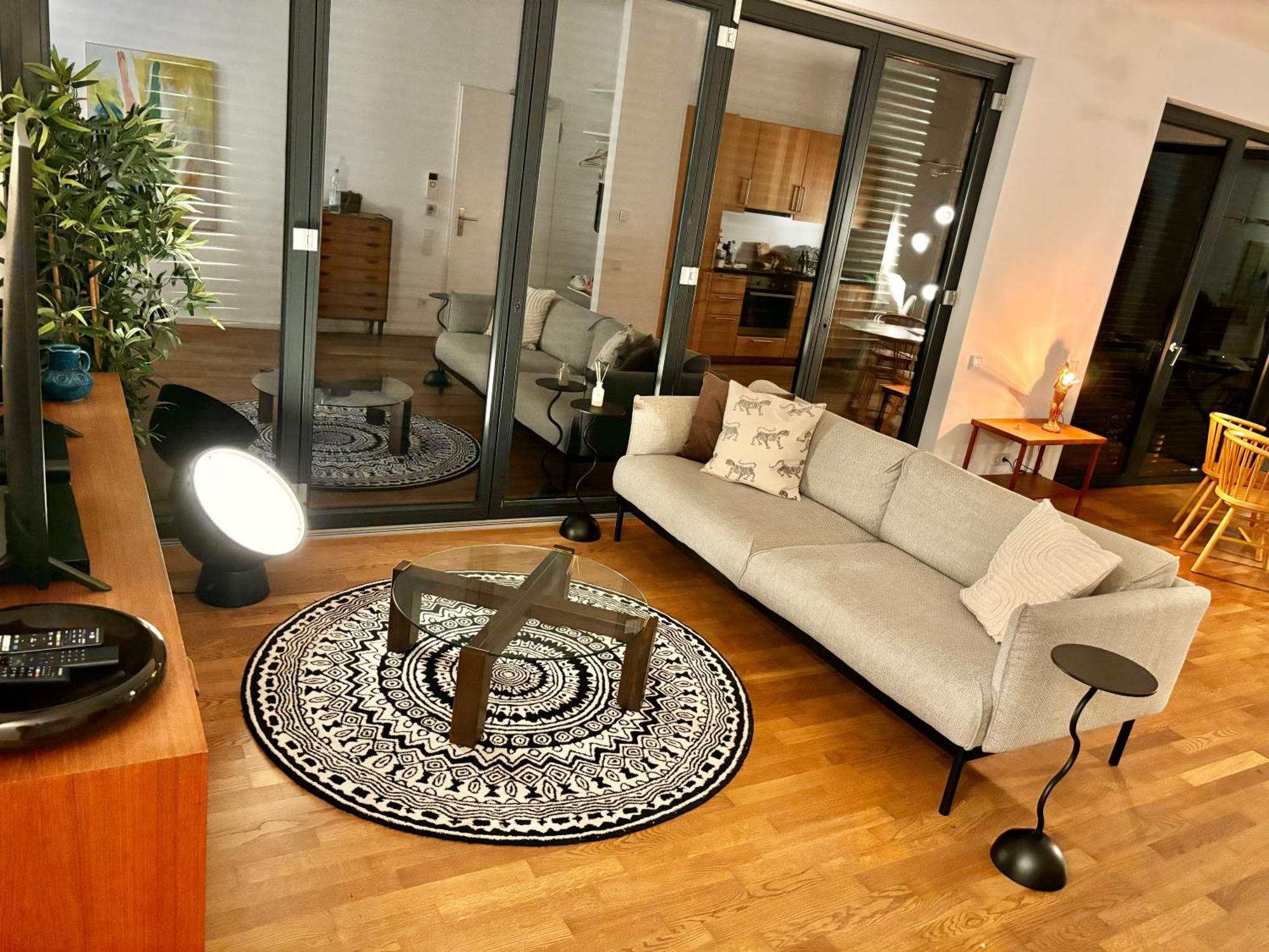 2 Bedroom Mauerpark-apartment, Mitte View Calendar Berlin
