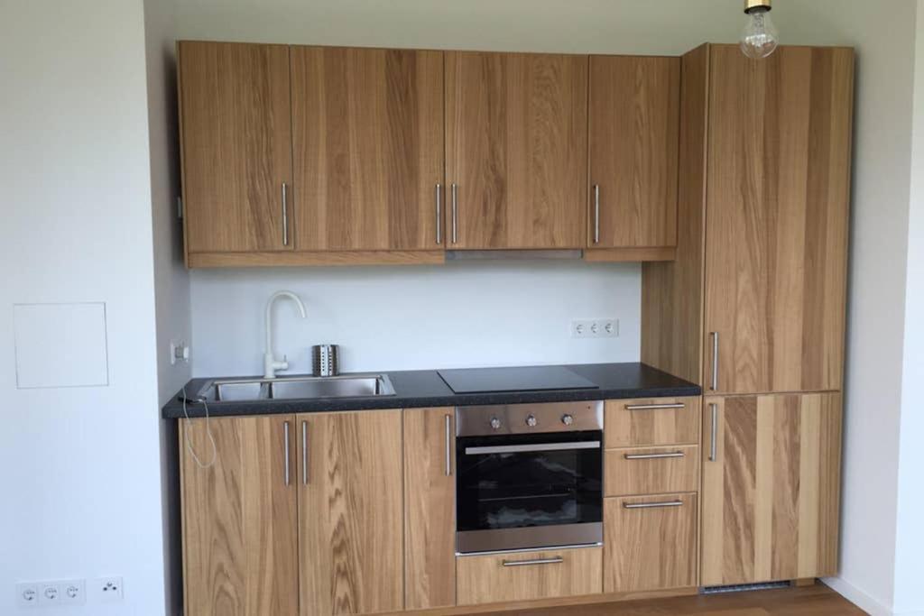 Апартаменты 2 Bedroom Mauerpark-apartment, Mitte View Calendar Берлин