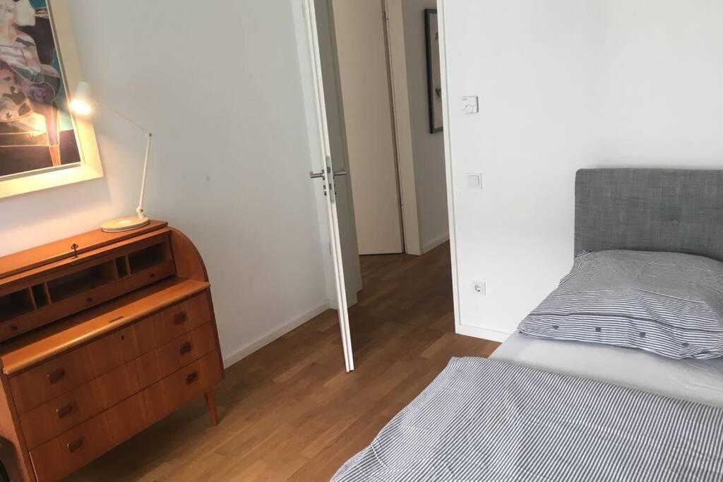 2 Bedroom Mauerpark-apartment, Mitte View Calendar Apartament Berlin