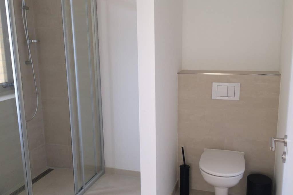 Апартаменты 2 Bedroom Mauerpark-apartment, Mitte View Calendar *