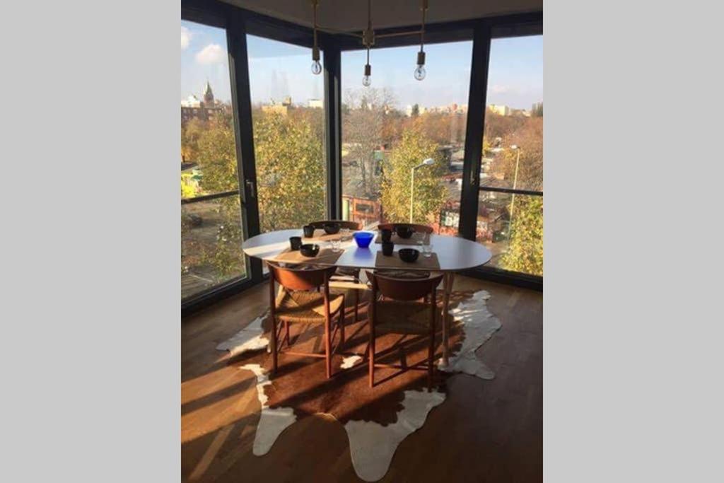 2 Bedroom Mauerpark-apartment, Mitte View Calendar Apartament *