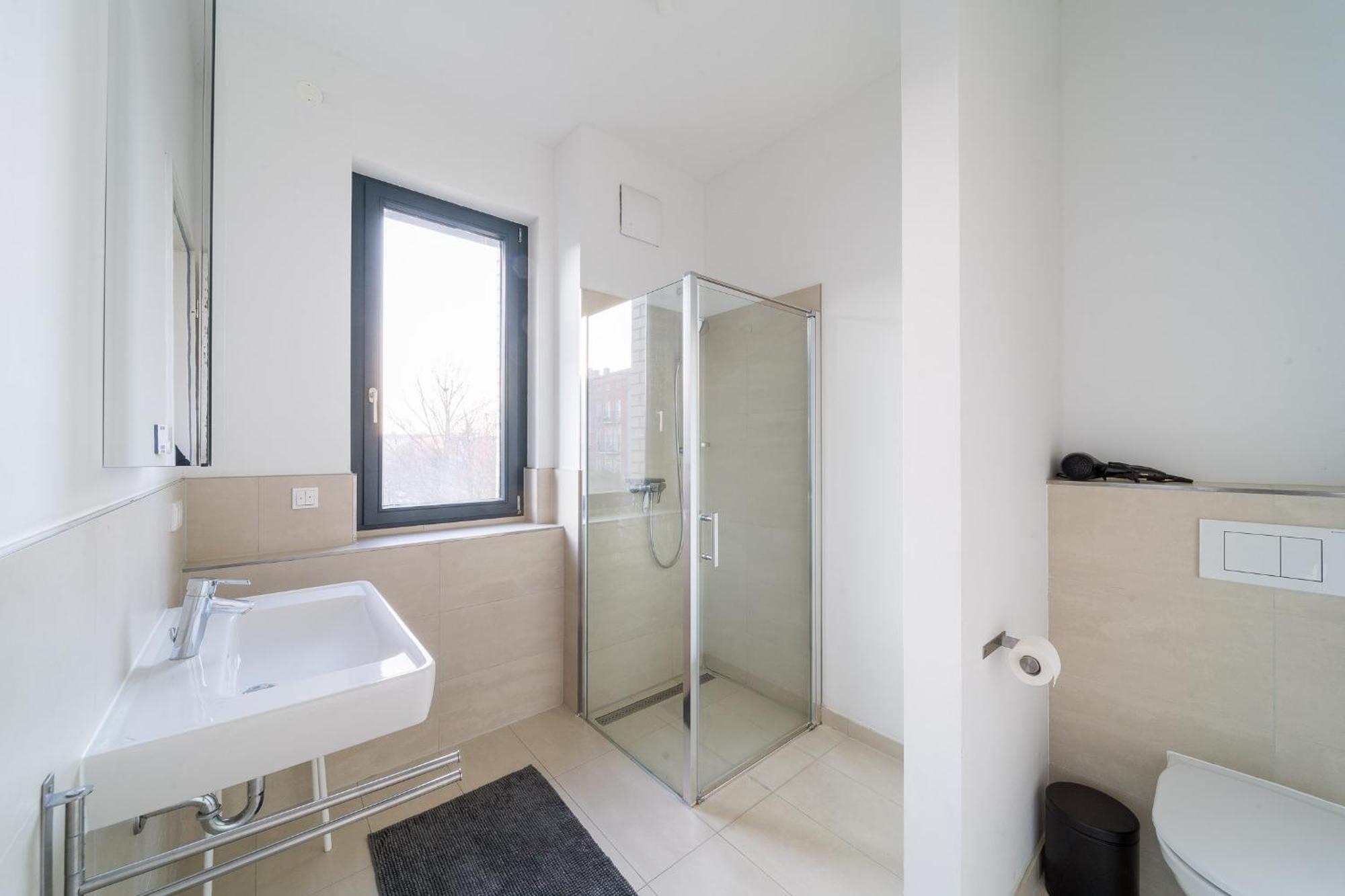 2 Bedroom Mauerpark-apartment, Mitte View Calendar Apartament