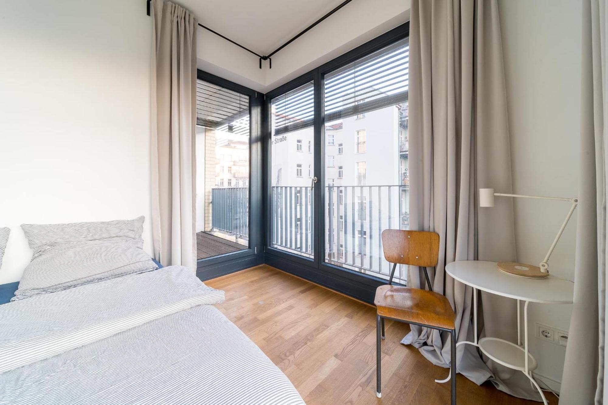 2 Bedroom Mauerpark-apartment, Mitte View Calendar Апартаменты *