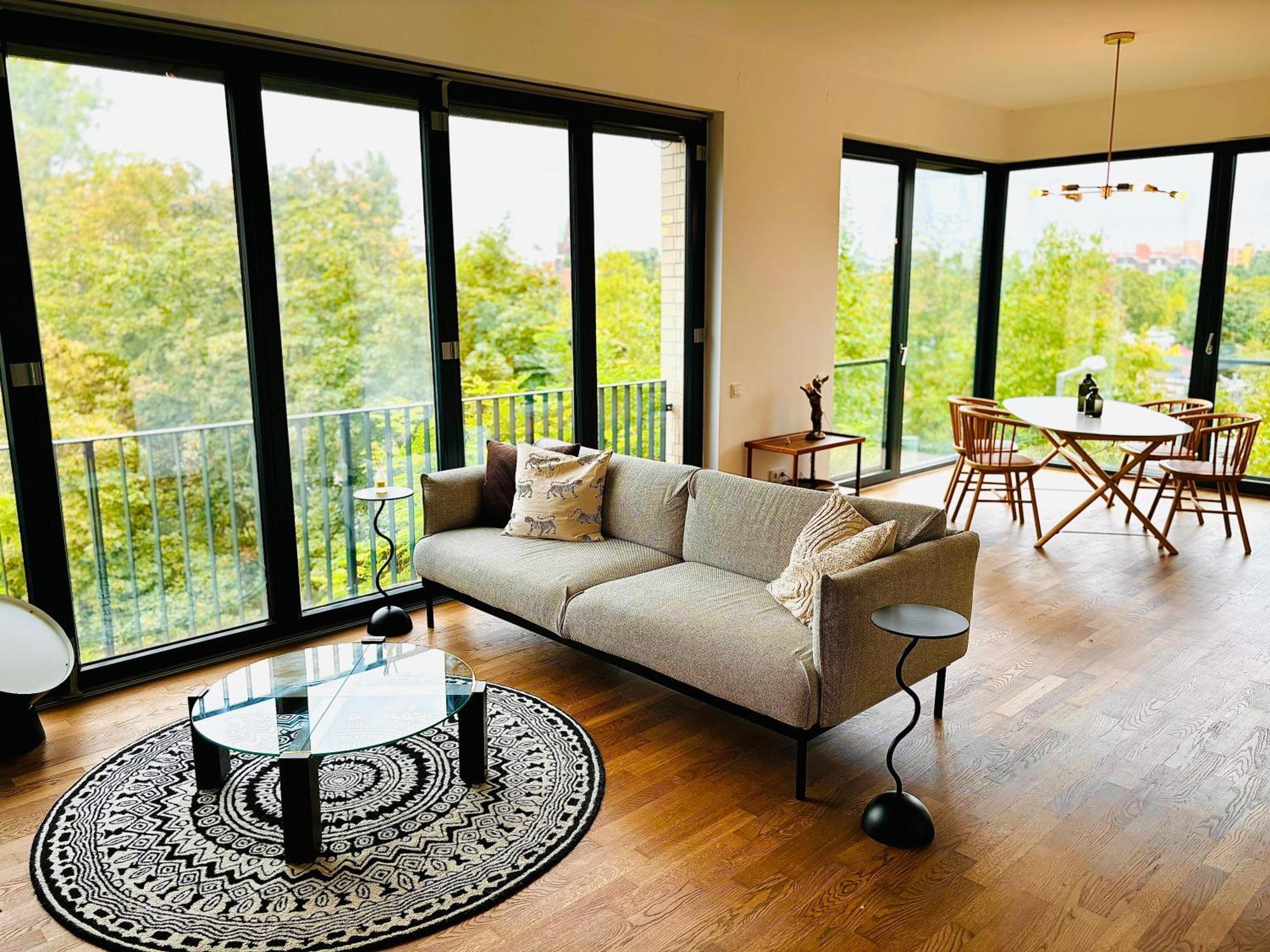 2 Bedroom Mauerpark-apartment, Mitte View Calendar Apartament *