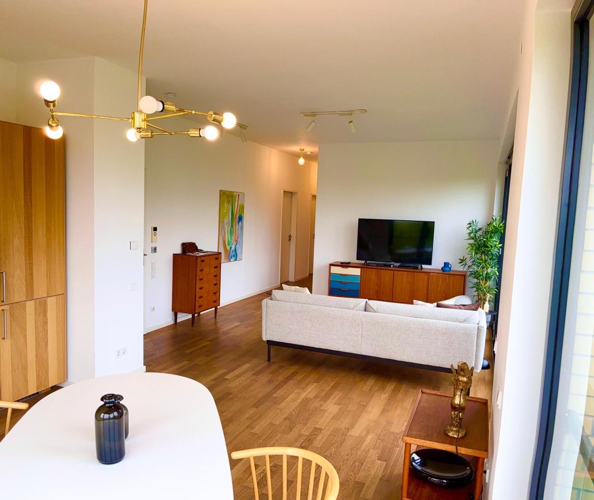 2 Bedroom Mauerpark-apartment, Mitte View Calendar Apartament *